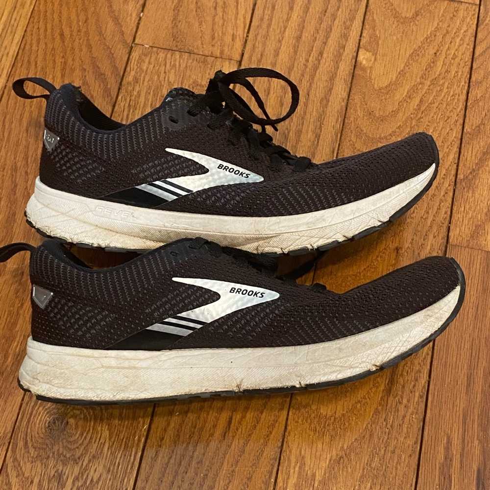 Women's Brooks Revel 5 Black White Running Shoes Size 7.5 1203611B036‎
